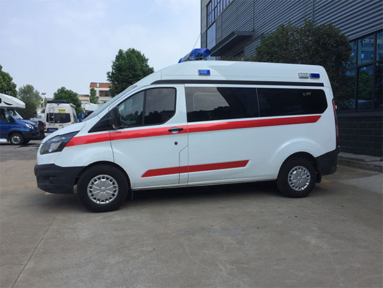 福特全順V362自動檔一體化監護型救護車