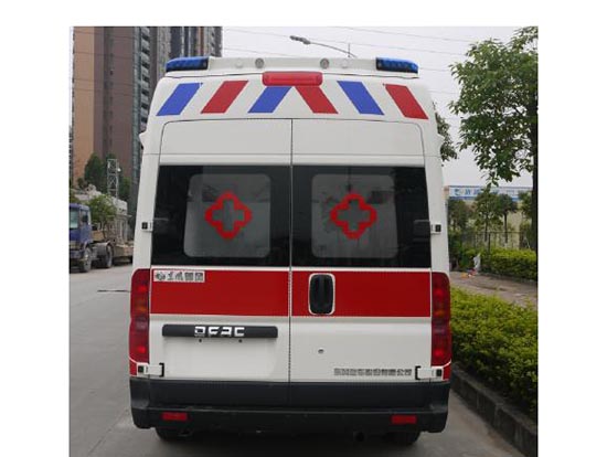 東風(fēng)御風(fēng)長(zhǎng)軸救護(hù)車(chē)