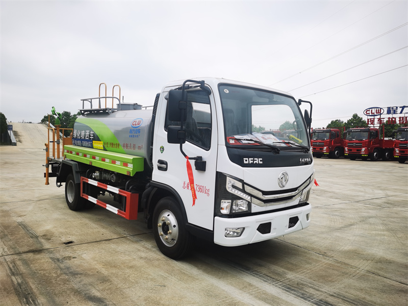 國(guó)六5立方東風(fēng)D6 灑水車(chē)